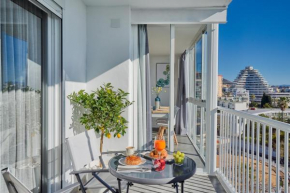 Apartamento moderno con vistas al mar.